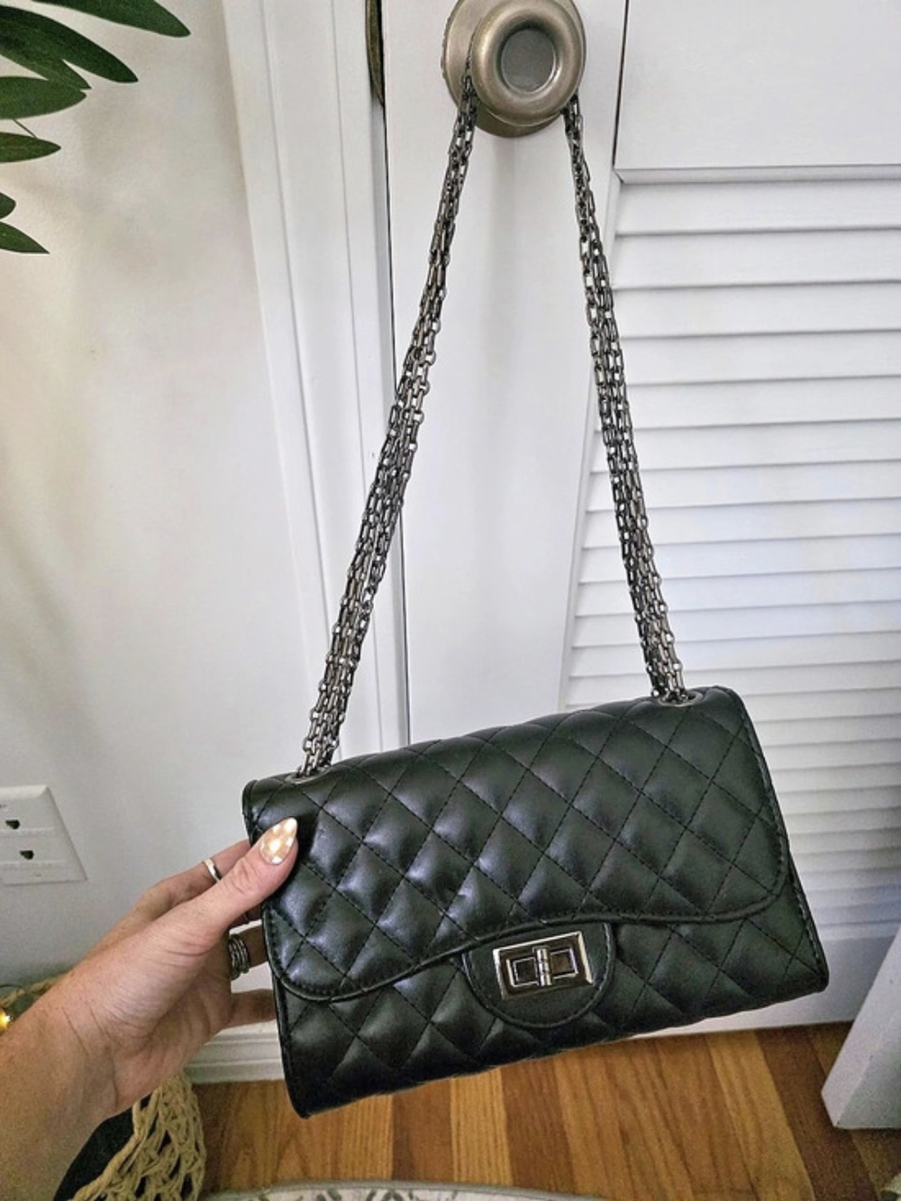 Quilted Chain Shoulder Bag in Black